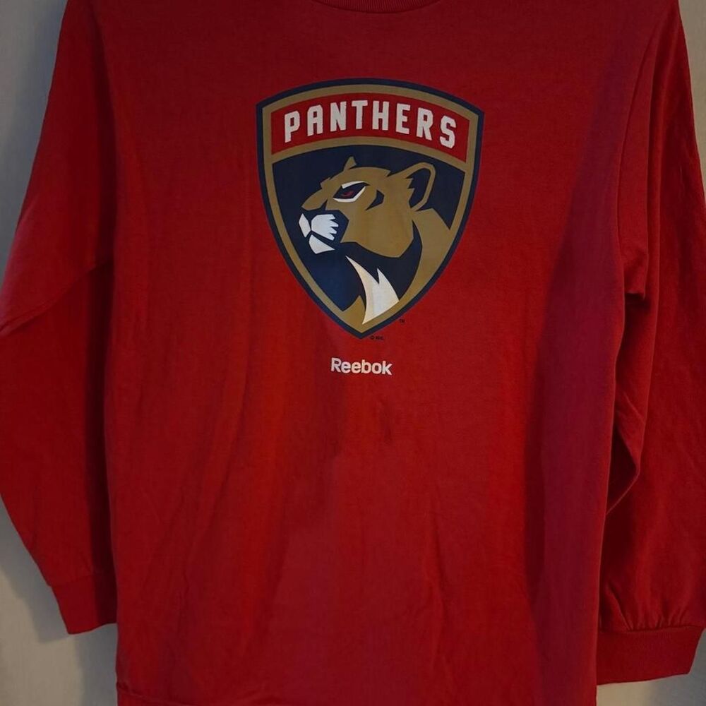 NHL Men's Red T-shirt